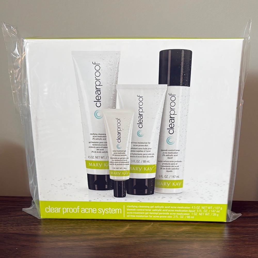 Mary Kay Clear Proof Acne System - White and Black